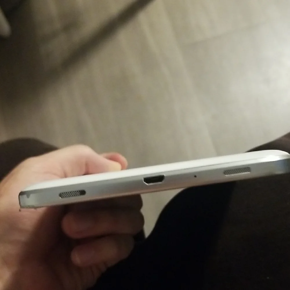 Samsung Tablet in White